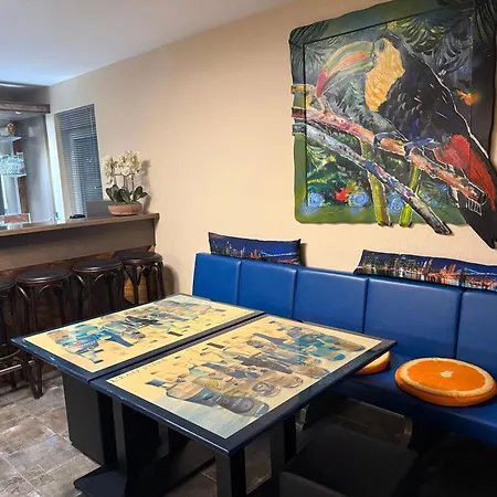 Apartment House Lounge